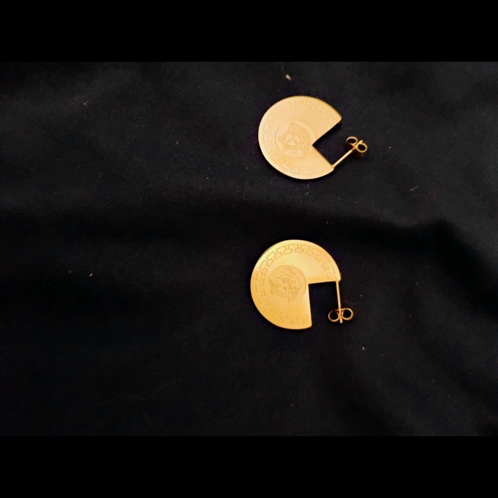 Chic Gold Coin Earrings